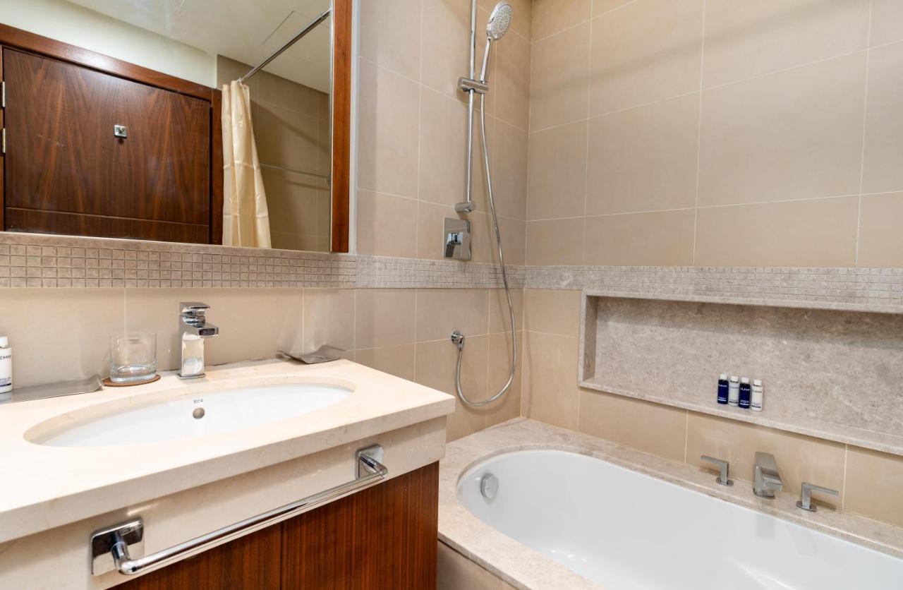 Vacay Lettings - Burj Vista High Floor Burj Khalifa & Fountain View Appartement Dubai Buitenkant foto